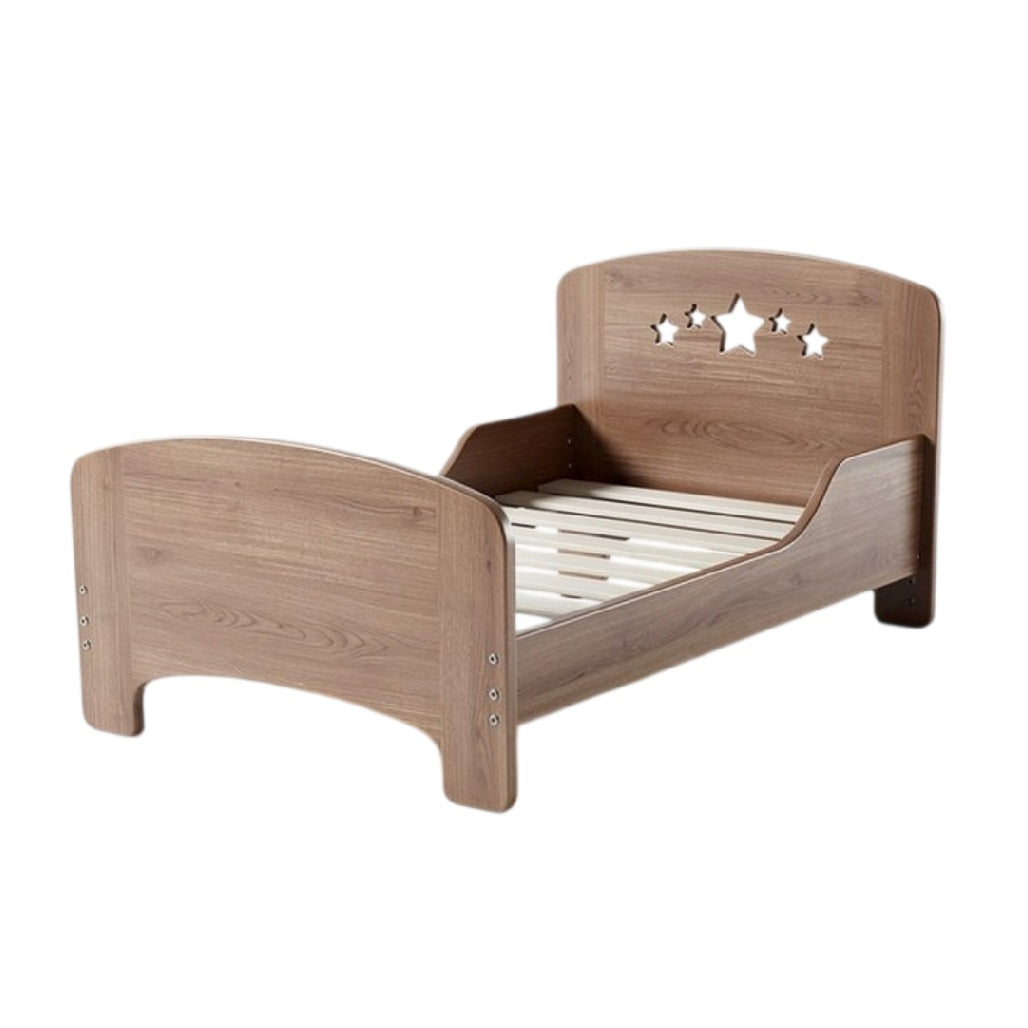 **Technische titel in het Nederlands: Kinderbed van massief hout met sterrenontwerp**
