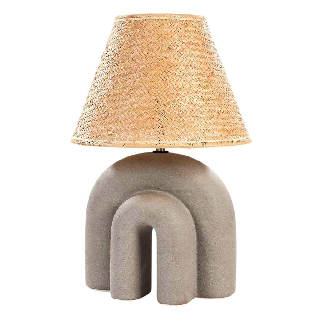 **Moderne tafel lamp met organische vormen en naturel stoffen kap**